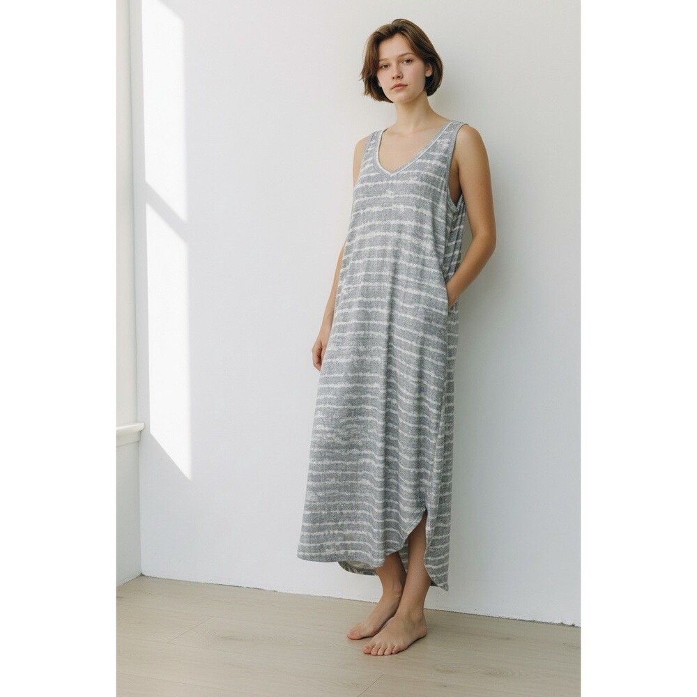 Womens Size Medium Gray & White Striped Jaclyn Intimates Sleeveless Nigh Gown